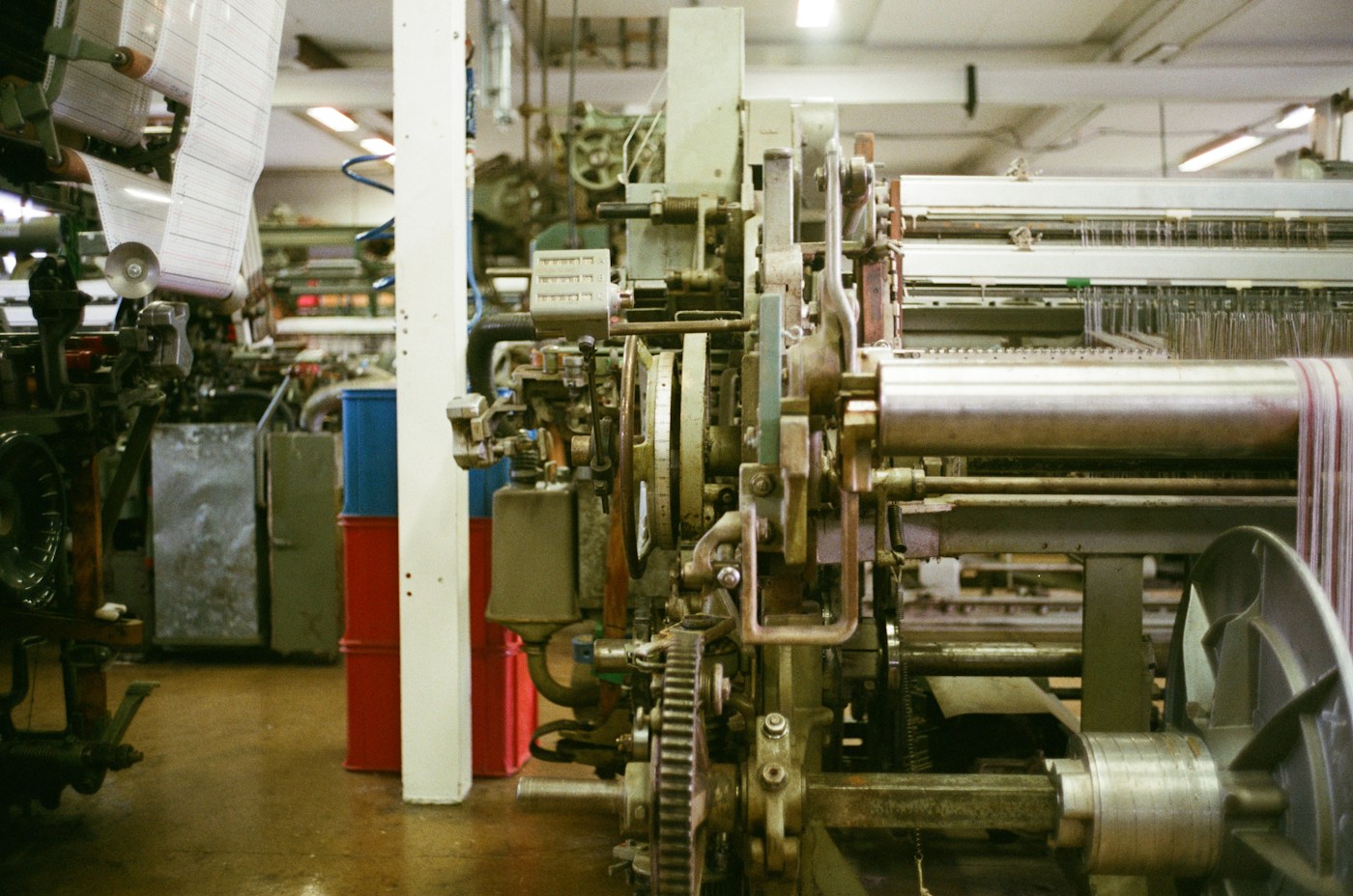Loom winding woven fabric onto a roll